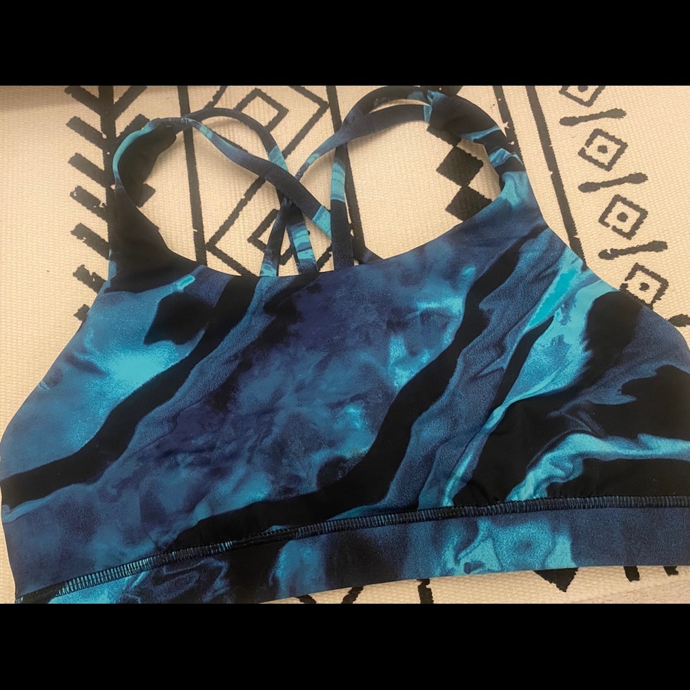 Lululemon sports bra